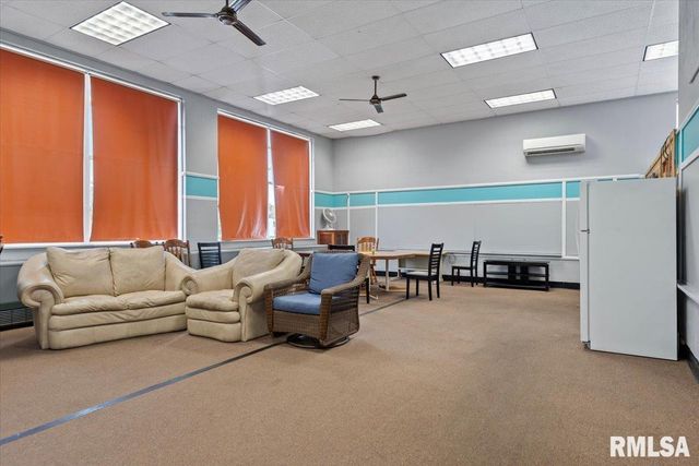 352 FRANKLIN Street, Jacksonville, IL 62650