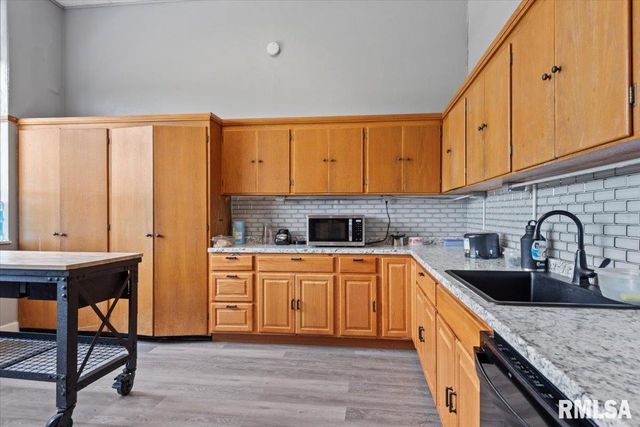 352 FRANKLIN Street, Jacksonville, IL 62650