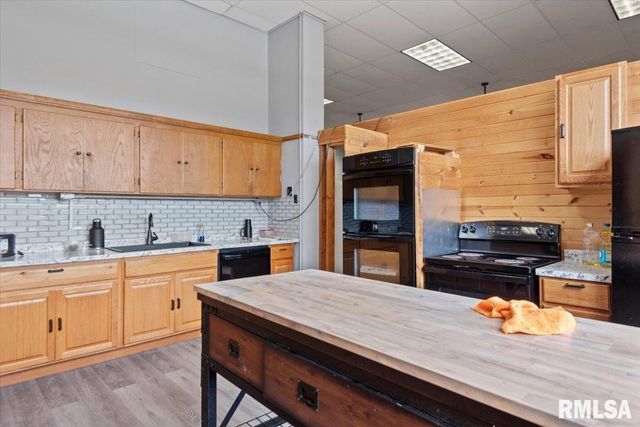 352 FRANKLIN Street, Jacksonville, IL 62650