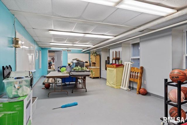 352 FRANKLIN Street, Jacksonville, IL 62650