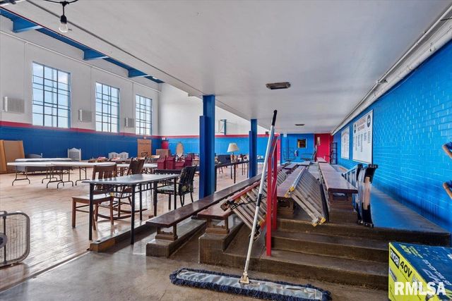 352 FRANKLIN Street, Jacksonville, IL 62650