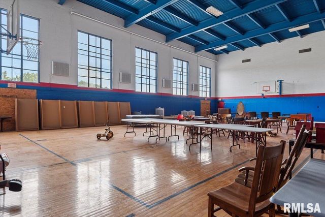 352 FRANKLIN Street, Jacksonville, IL 62650