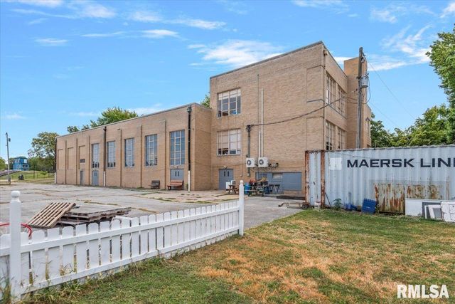 352 FRANKLIN Street, Jacksonville, IL 62650