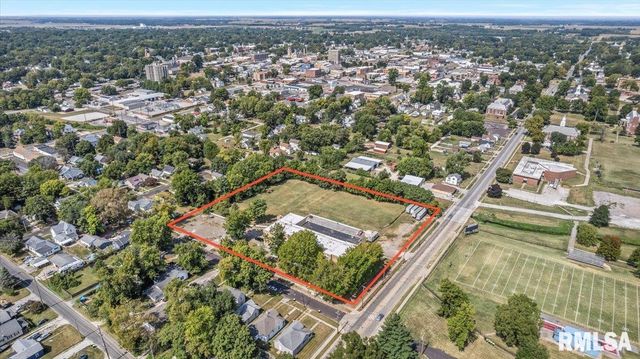 352 FRANKLIN Street, Jacksonville, IL 62650