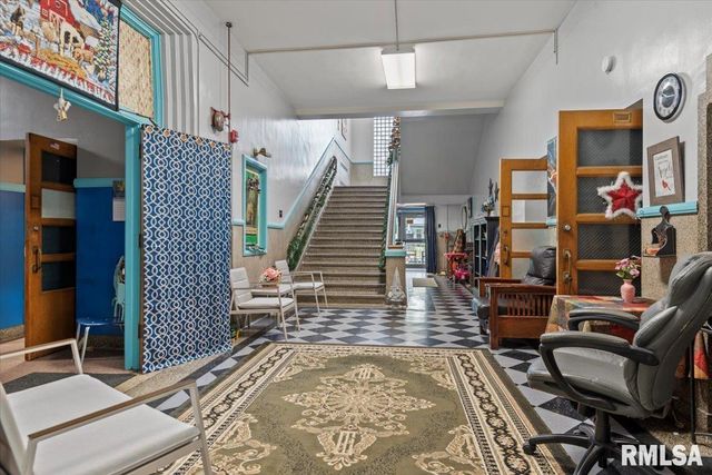 352 FRANKLIN Street, Jacksonville, IL 62650