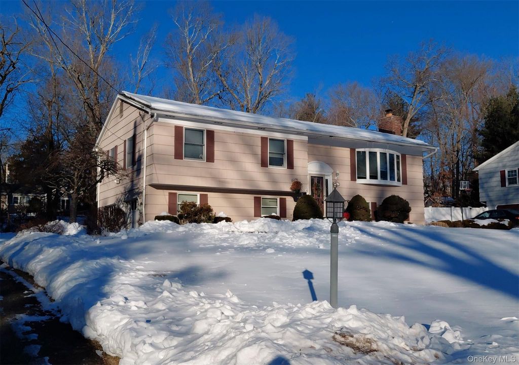 557 Babbling Brook Lane, Valley Cottage, NY 10989