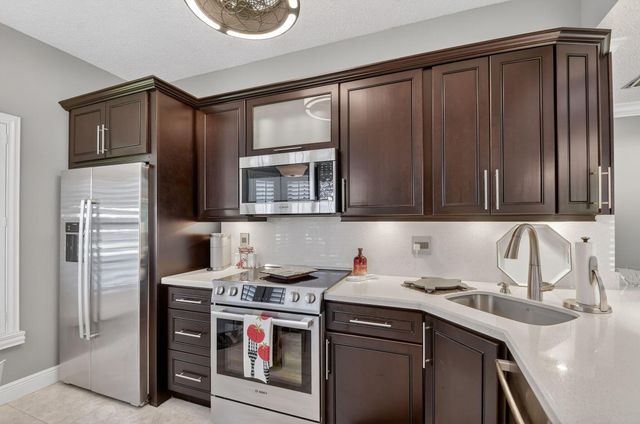 7840 Lexington Club Boulevard B, Delray Beach, FL 33446