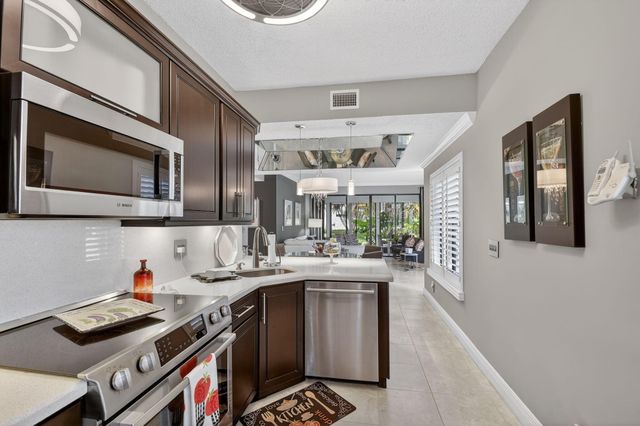 7840 Lexington Club Boulevard B, Delray Beach, FL 33446