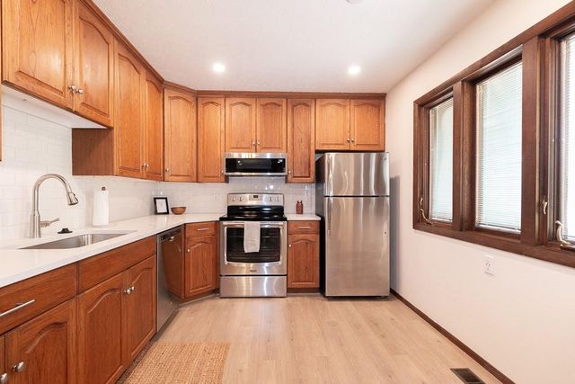 2737 Alabama Street, Lawrence, KS 66046