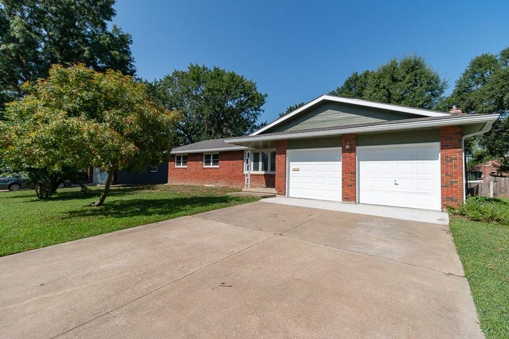 2737 Alabama Street, Lawrence, KS 66046