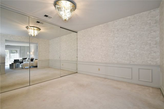 425 N Neville St 204, Oakland, PA 15213