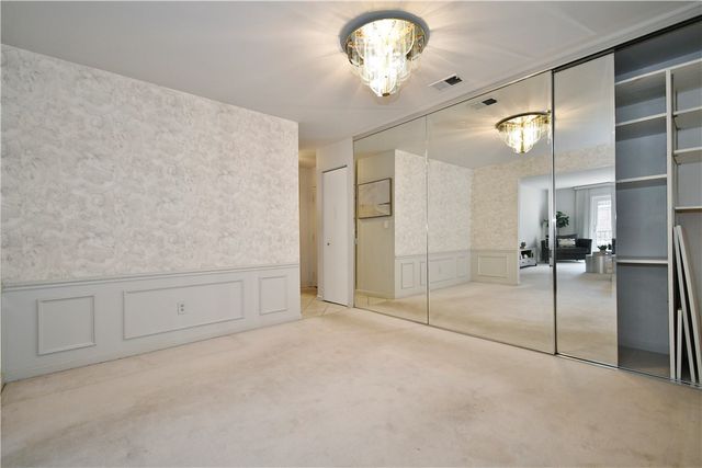 425 N Neville St 204, Oakland, PA 15213