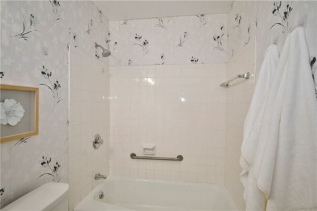 425 N Neville St 204, Oakland, PA 15213