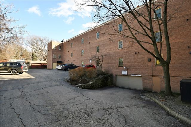 425 N Neville St 204, Oakland, PA 15213