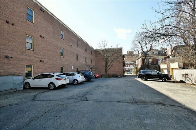 425 N Neville St 204, Oakland, PA 15213