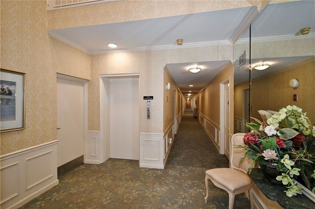 425 N Neville St 204, Oakland, PA 15213