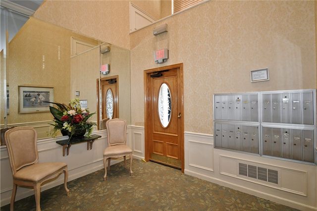 425 N Neville St 204, Oakland, PA 15213
