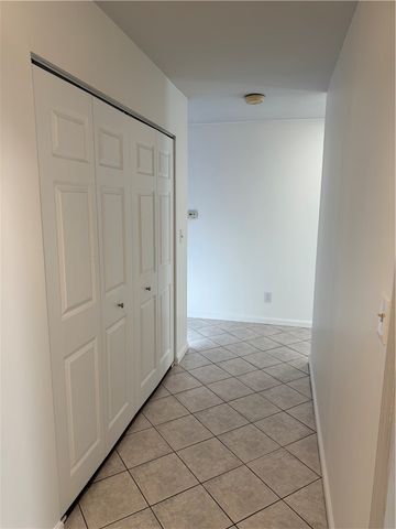 425 N Neville St 204, Oakland, PA 15213