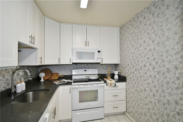 425 N Neville St 204, Oakland, PA 15213