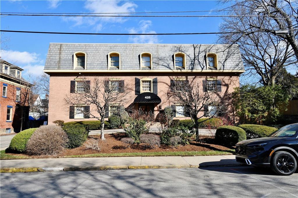 425 N Neville St 204, Oakland, PA 15213