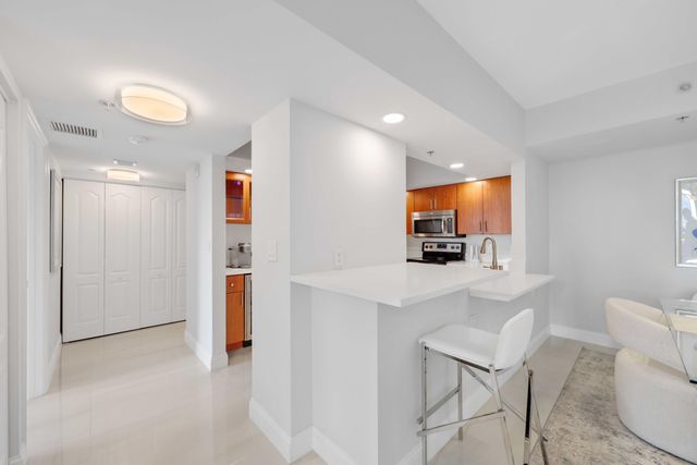 100 N Federal Highway 1021, Fort Lauderdale, FL 33301