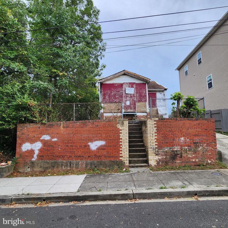 4953 D ST SE, Washington, DC 20019