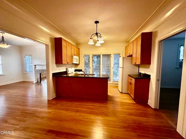 588 S Mentor Avenue B, Pasadena, CA 91106