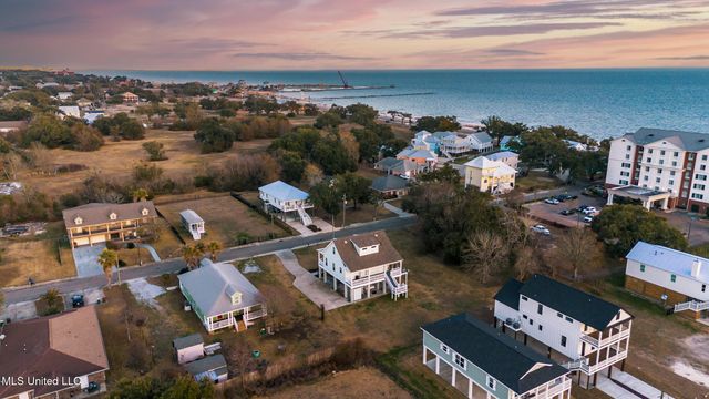 430 Russell Avenue, Long Beach, MS 39560