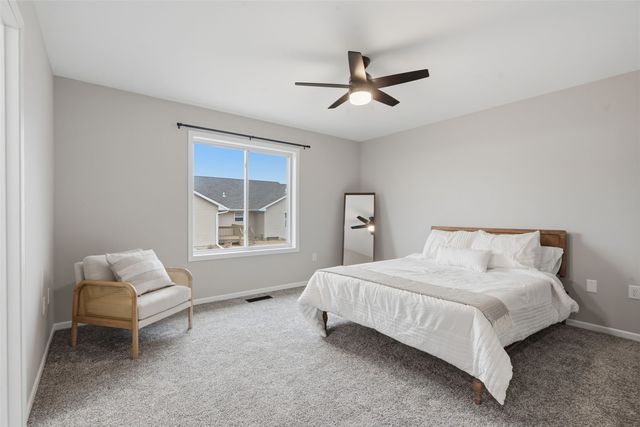 808 Crescent View Drive, Cedar Rapids, IA 52402