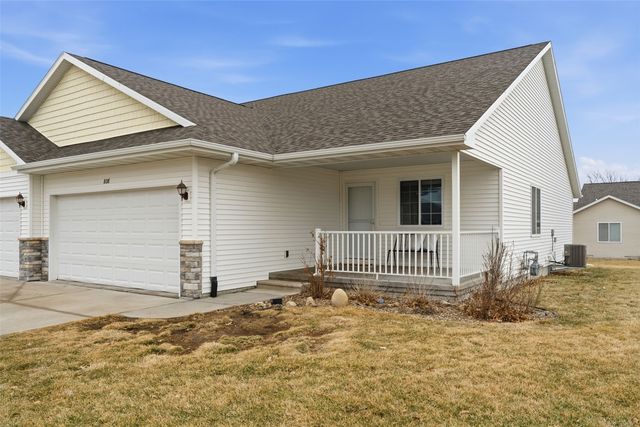 808 Crescent View Drive, Cedar Rapids, IA 52402
