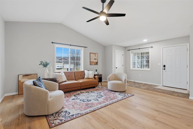 808 Crescent View Drive, Cedar Rapids, IA 52402