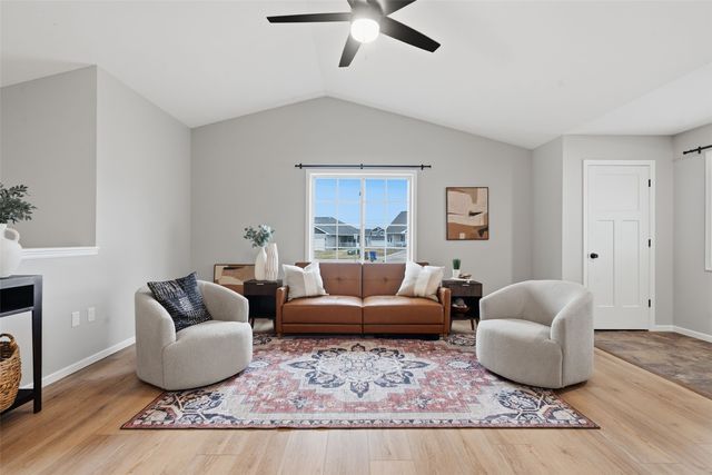 808 Crescent View Drive, Cedar Rapids, IA 52402