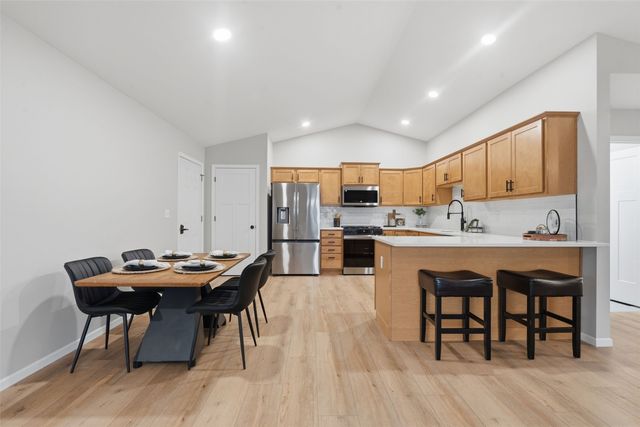 808 Crescent View Drive, Cedar Rapids, IA 52402