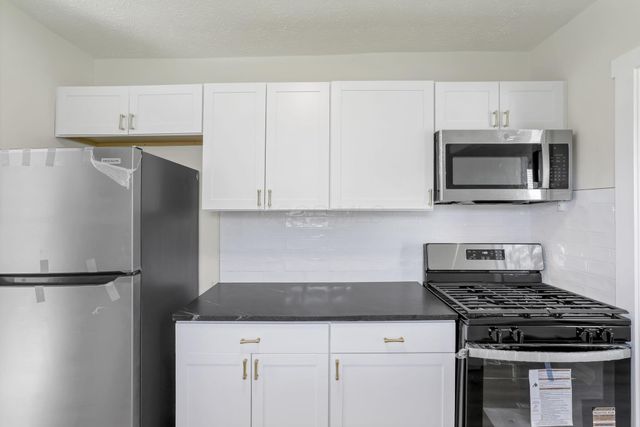 132 N Westmoor Avenue, Newark, OH 43055