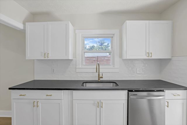 132 N Westmoor Avenue, Newark, OH 43055