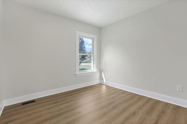 132 N Westmoor Avenue, Newark, OH 43055