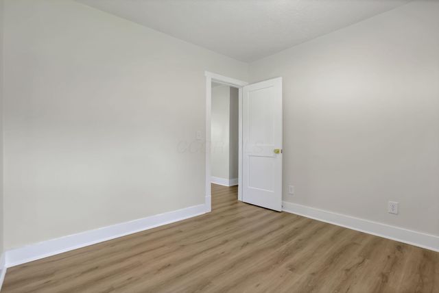 132 N Westmoor Avenue, Newark, OH 43055