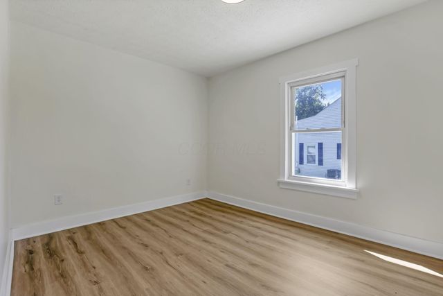 132 N Westmoor Avenue, Newark, OH 43055