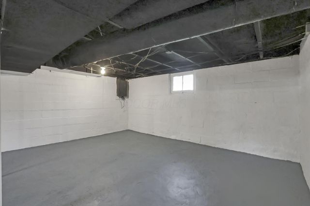 132 N Westmoor Avenue, Newark, OH 43055