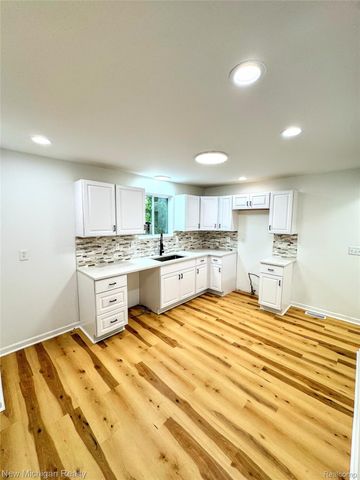 3110 McGinnis Drive, Fenton Charter Township, MI 48430