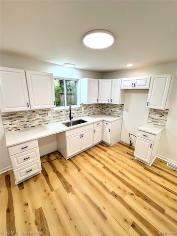3110 McGinnis Drive, Fenton Charter Township, MI 48430