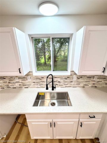 3110 McGinnis Drive, Fenton Charter Township, MI 48430