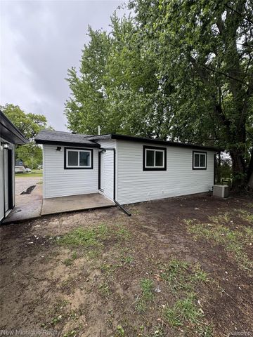 3110 McGinnis Drive, Fenton Charter Township, MI 48430