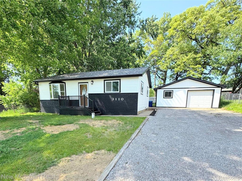 3110 McGinnis Drive, Fenton Charter Township, MI 48430