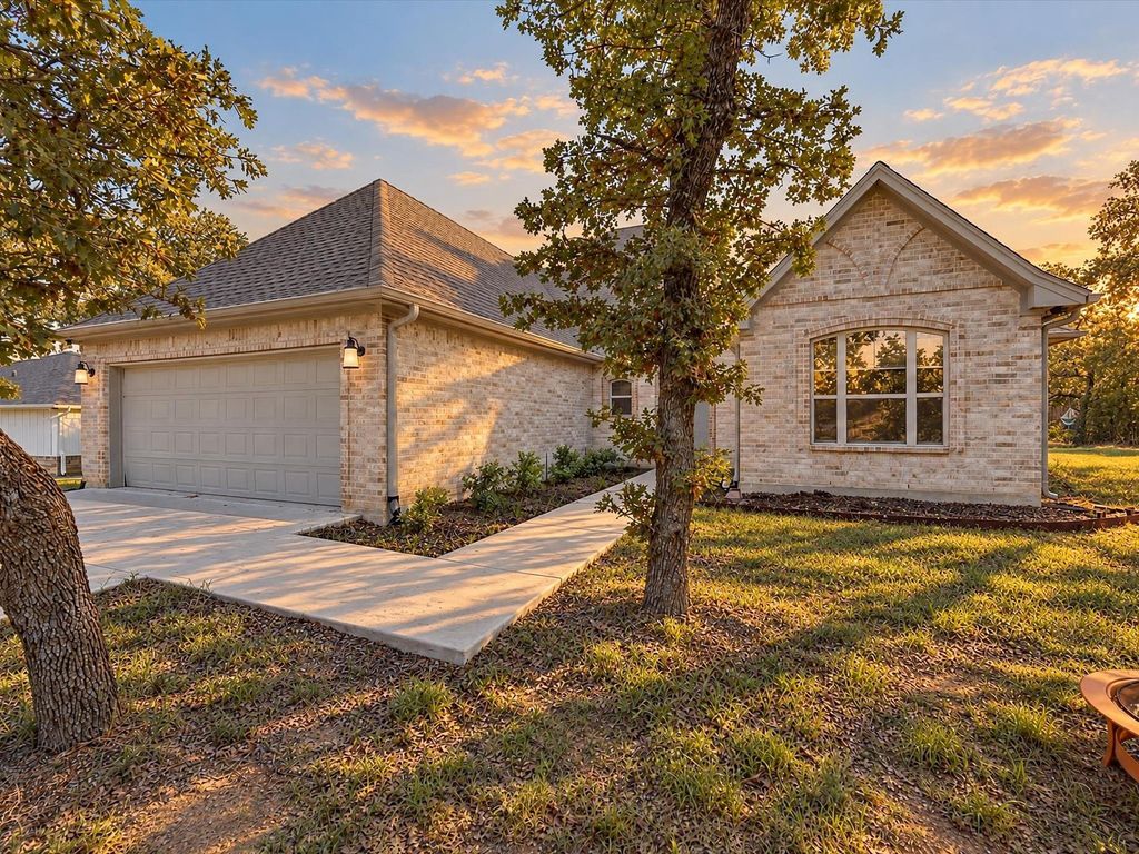 196 Bridwell Lane, Runaway Bay, TX 76426