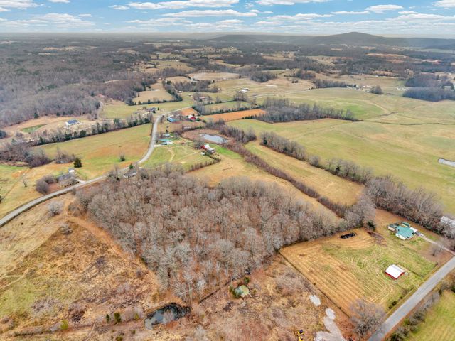 1295 Three Island Rd, Walling, TN 38587