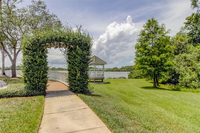 9002 SPRING GARDEN WAY, Tampa, FL 33626