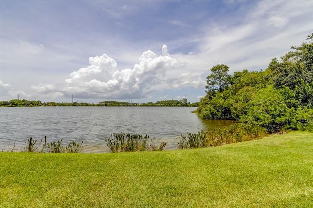 9002 SPRING GARDEN WAY, Tampa, FL 33626