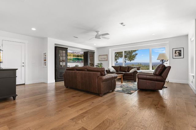 4001 Walnut Dr, Rescue, CA 95672