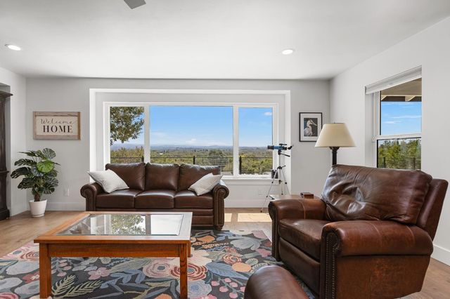 4001 Walnut Dr, Rescue, CA 95672
